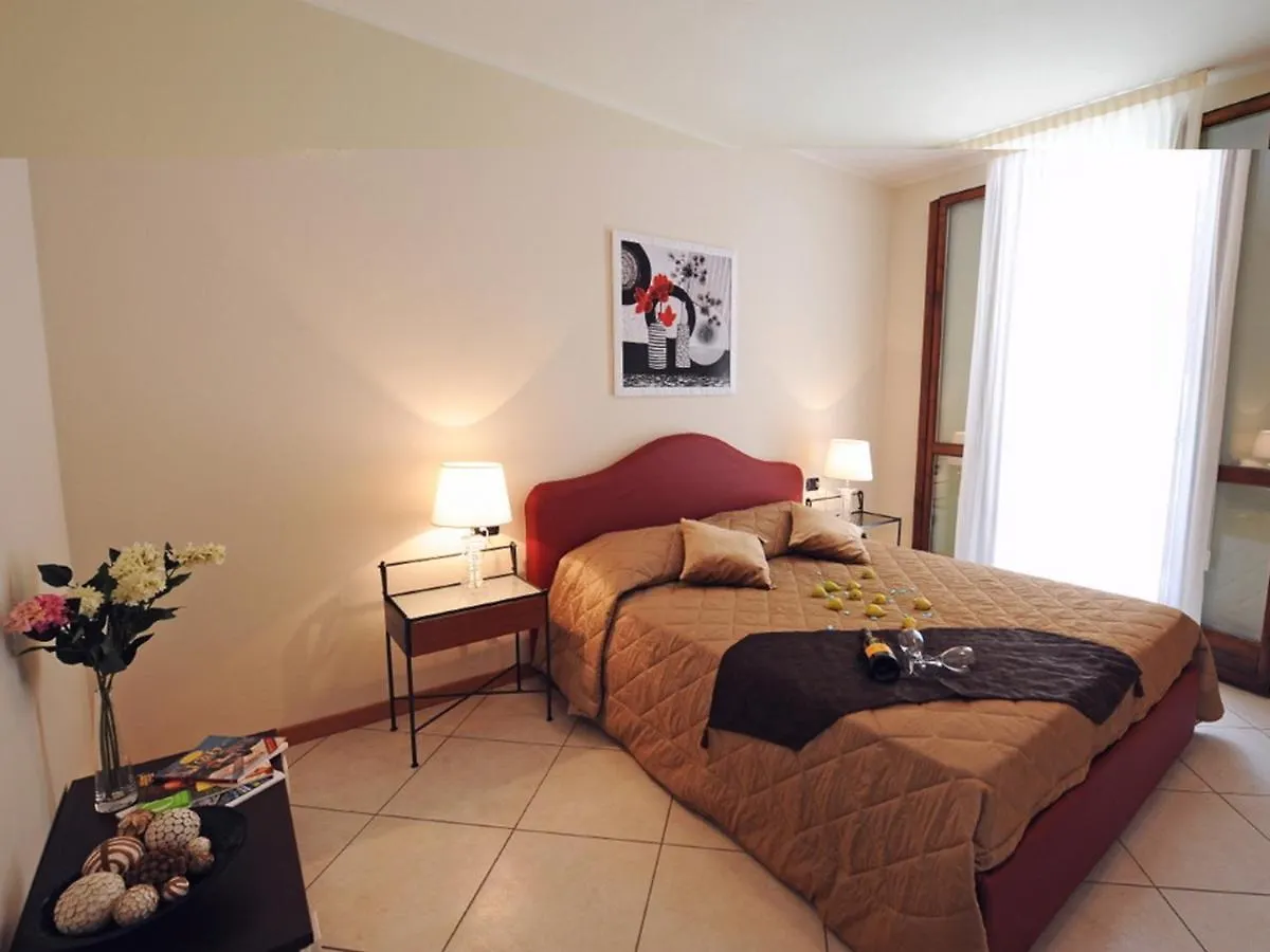 Residence Eden Apartments アルジェーニョ